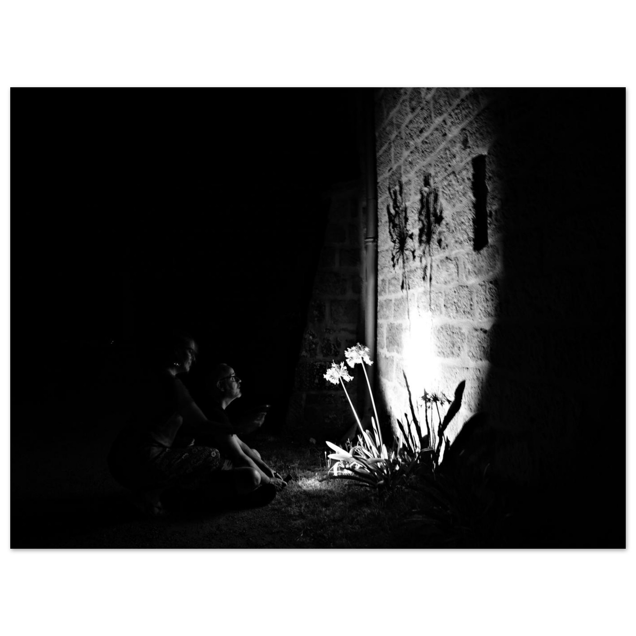 Les Jardiniers de la Nuit – Tableau photo noir et blanc Les Jardiniers de la Nuit – Tableau photo noir et blanc