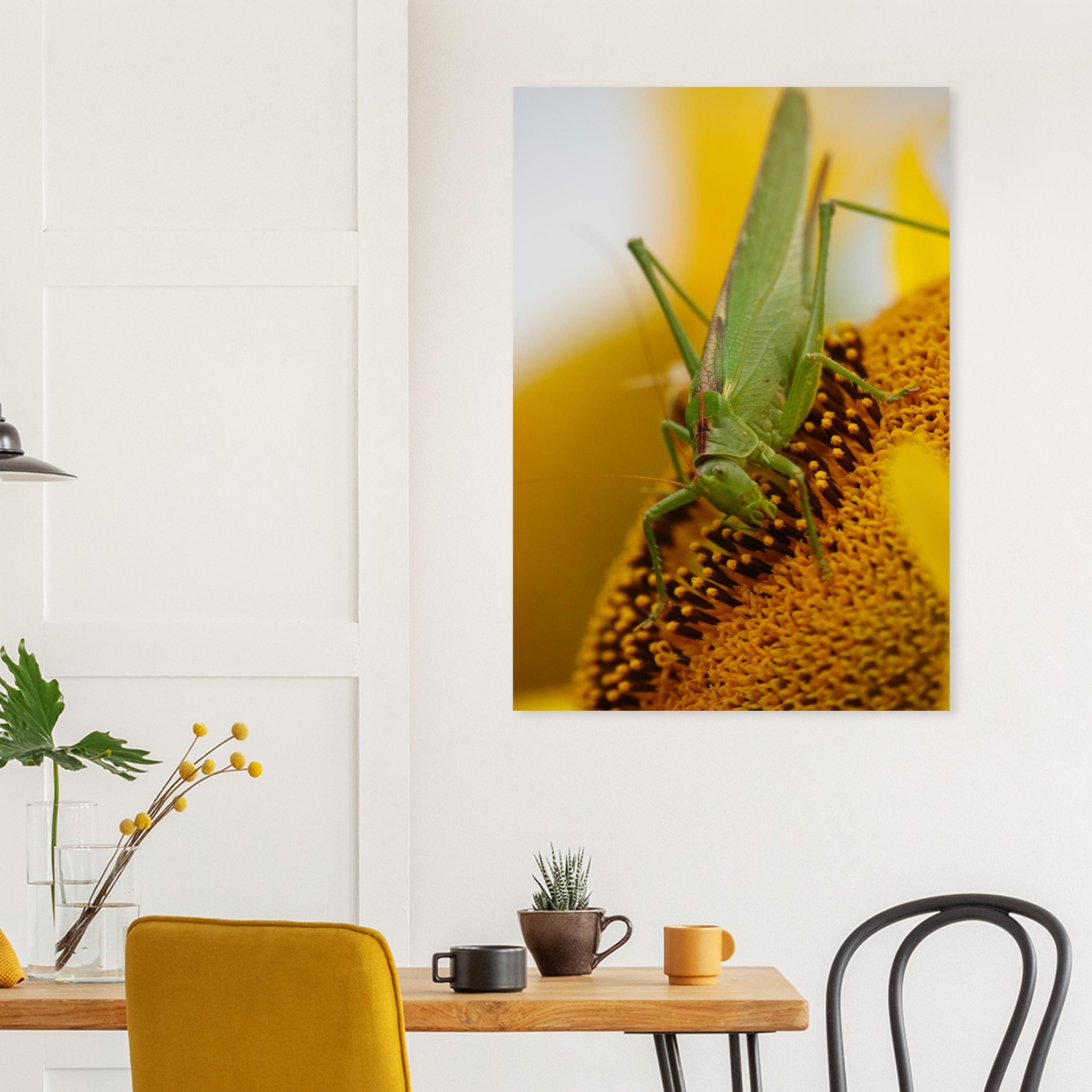La nature à hauteur d’insecte – Tableau sauterelle sur tournesol La nature à hauteur d’insecte – Tableau sauterelle sur tournesol