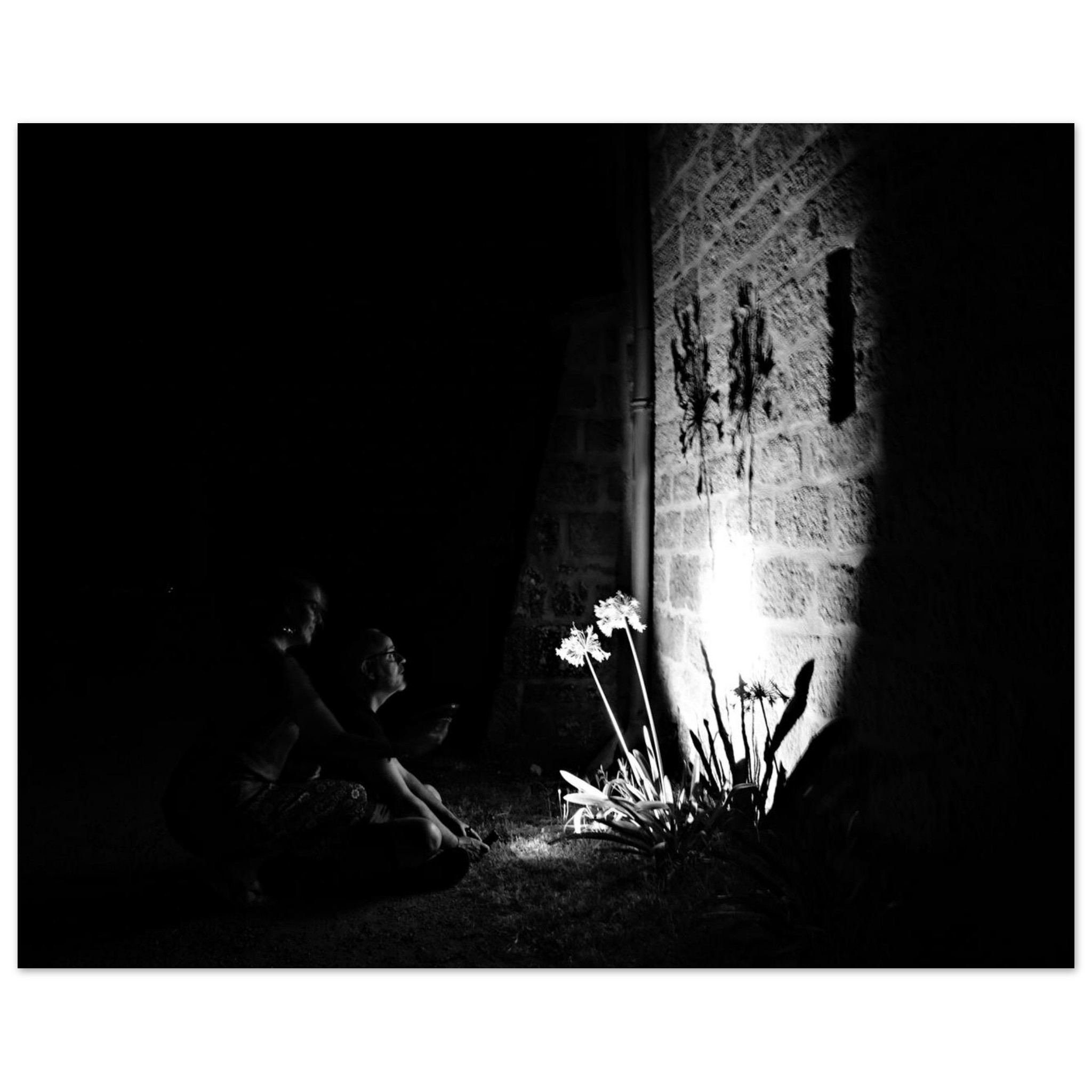 Les Jardiniers de la Nuit – Tableau photo noir et blanc Les Jardiniers de la Nuit – Tableau photo noir et blanc