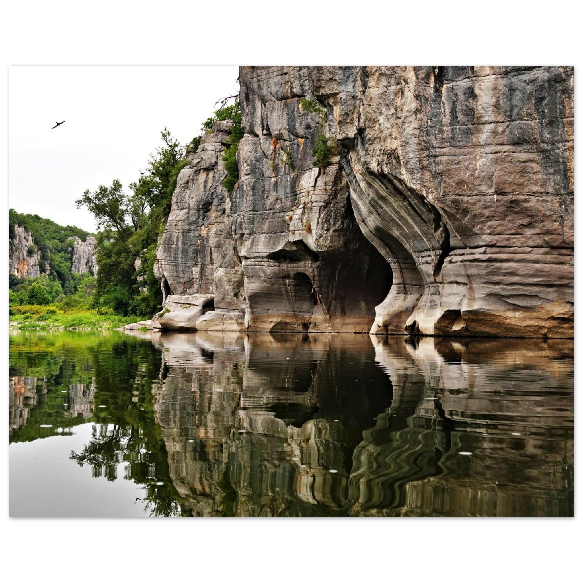 Au cœur de la nature, au cœur de nos responsabilités – Tableau rivière et falaises aluminium Au cœur de la nature, au cœur de nos responsabilités – Tableau rivière et falaises aluminium