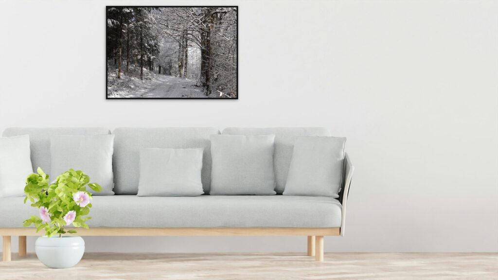 Chemin forestier enneigé, toile ou affiche encadrée