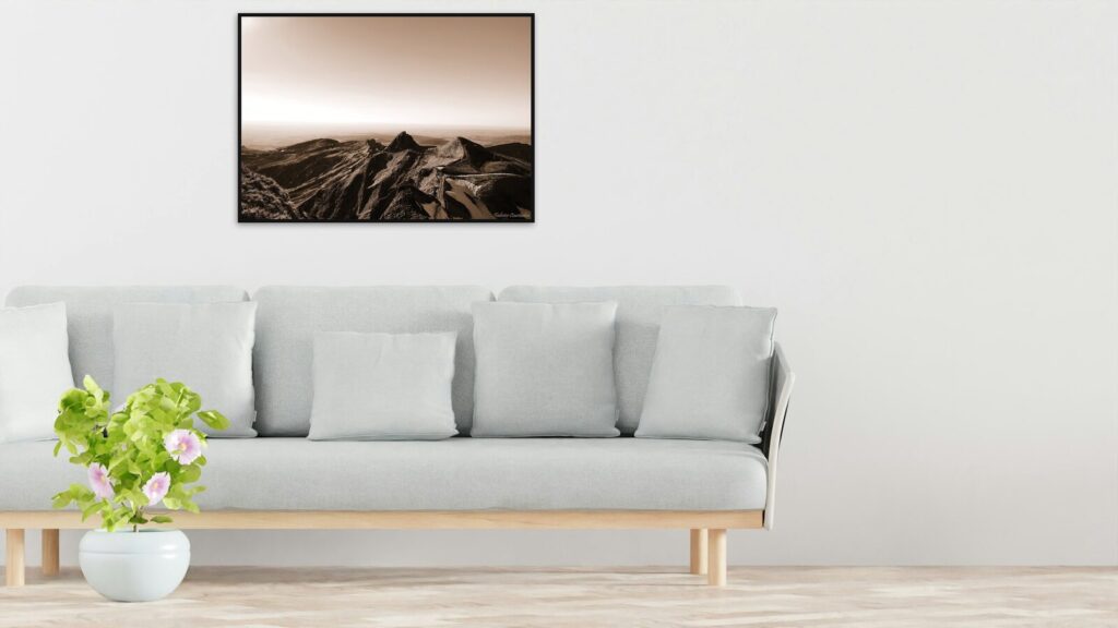 Crêtes du Sancy en sépia, toile ou affiche encadrée Crêtes du Sancy en sépia, toile ou affiche encadrée