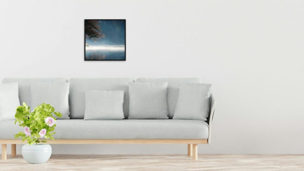 Lac dans la brume et rayons de lumière, toile ou affiche encadrée Lac dans la brume et rayons de lumière, toile ou affiche encadrée