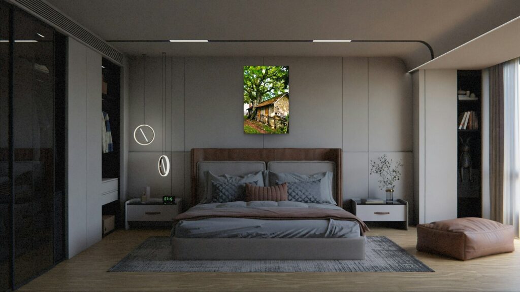 Le chêne aux deux maisons, tableau sur aluminium 60 × 90 cm dans une chambre (mise en situation)