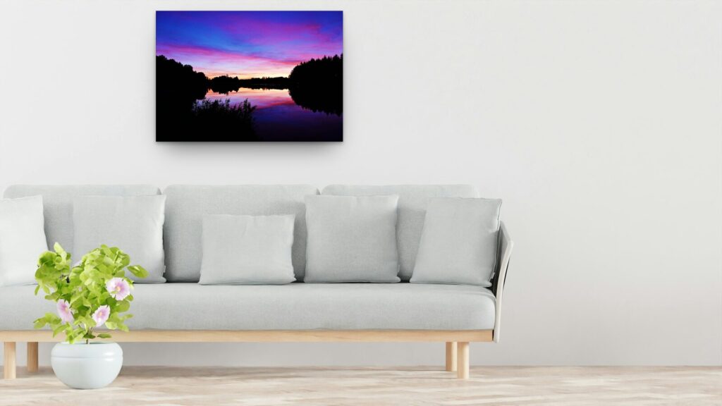 Un ciel que l’on ne boit que des yeux, tableau sur aluminium 100 × 70 cm au-dessus d’un canapé (mise en situation)