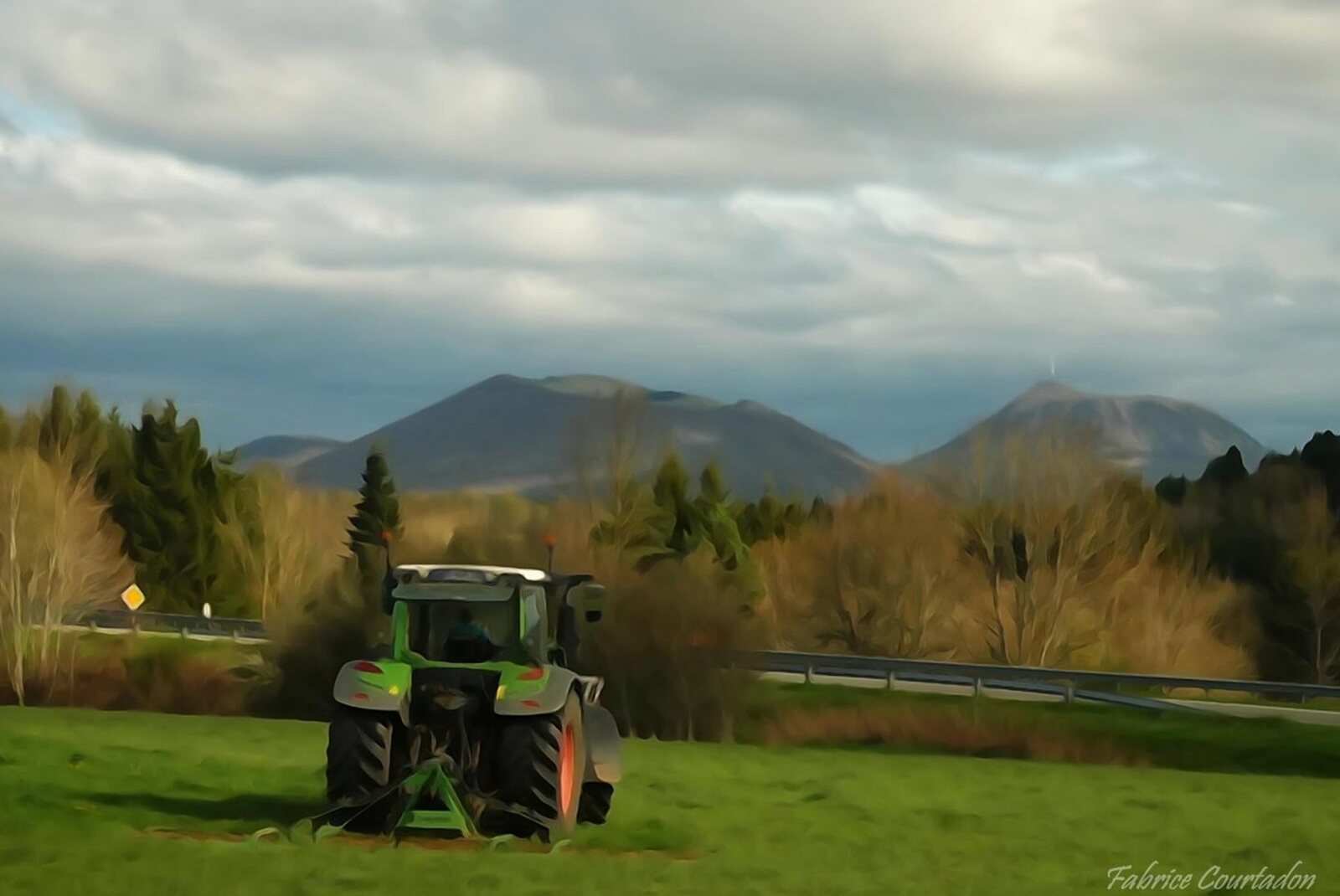 Le tracteur vert au pied du puy de Dôme, tableau sur aluminium, aperçu dans un intérieur