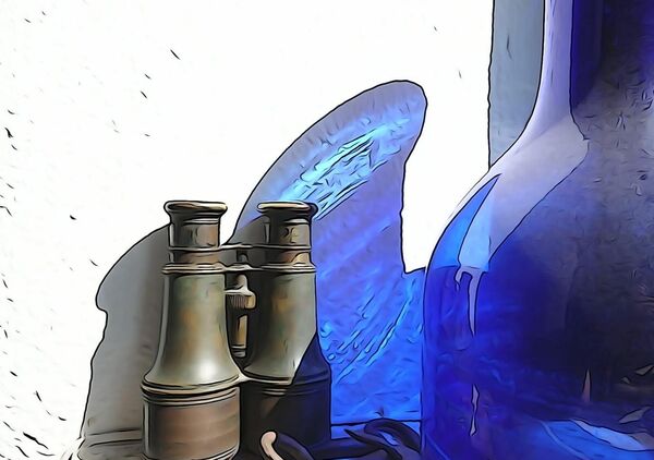 Jumelles et vase bleu, tableau jumelles anciennes et verre bleu