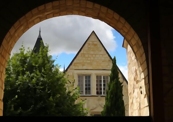 Chinon vu sous une arche de pierre, tableau maison de pierre vue sous une arche