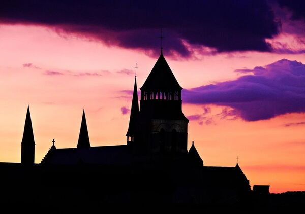 Fontevraud, le feu sacré d’un soir, tableau abbaye de Fontevraud au couchant