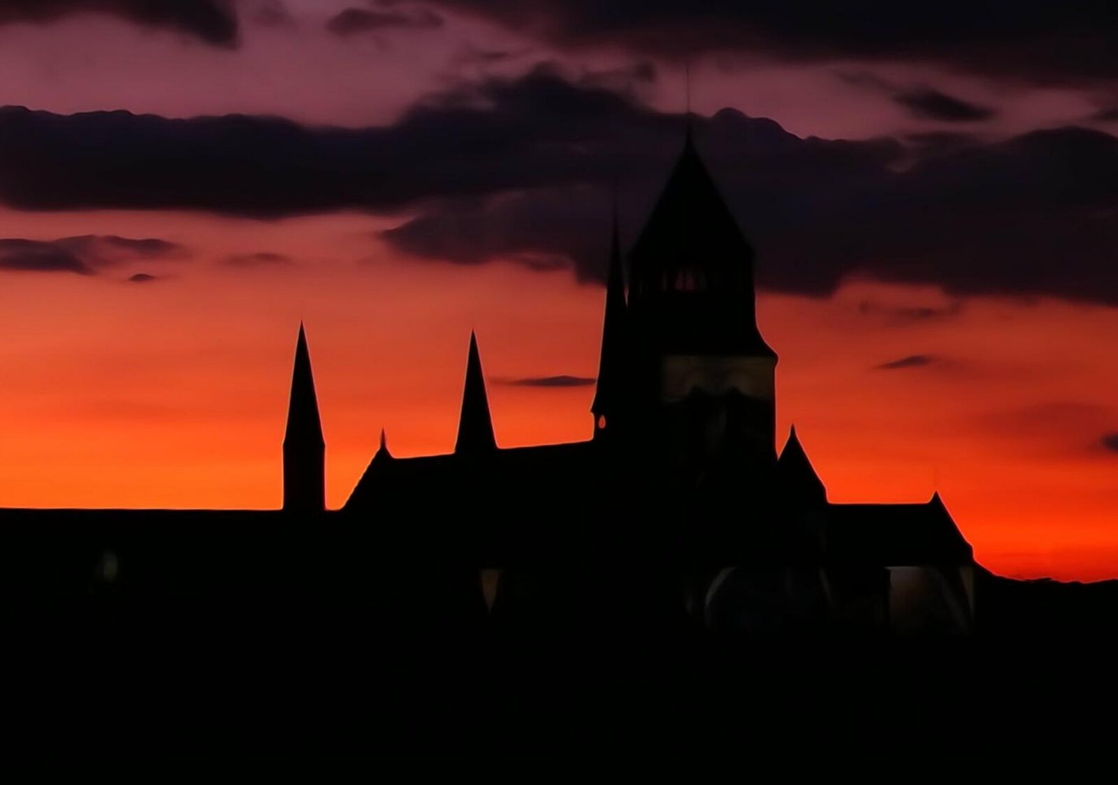 L’abbaye de Fontevraud au crépuscule, tableau sur aluminium, aperçu dans un intérieur