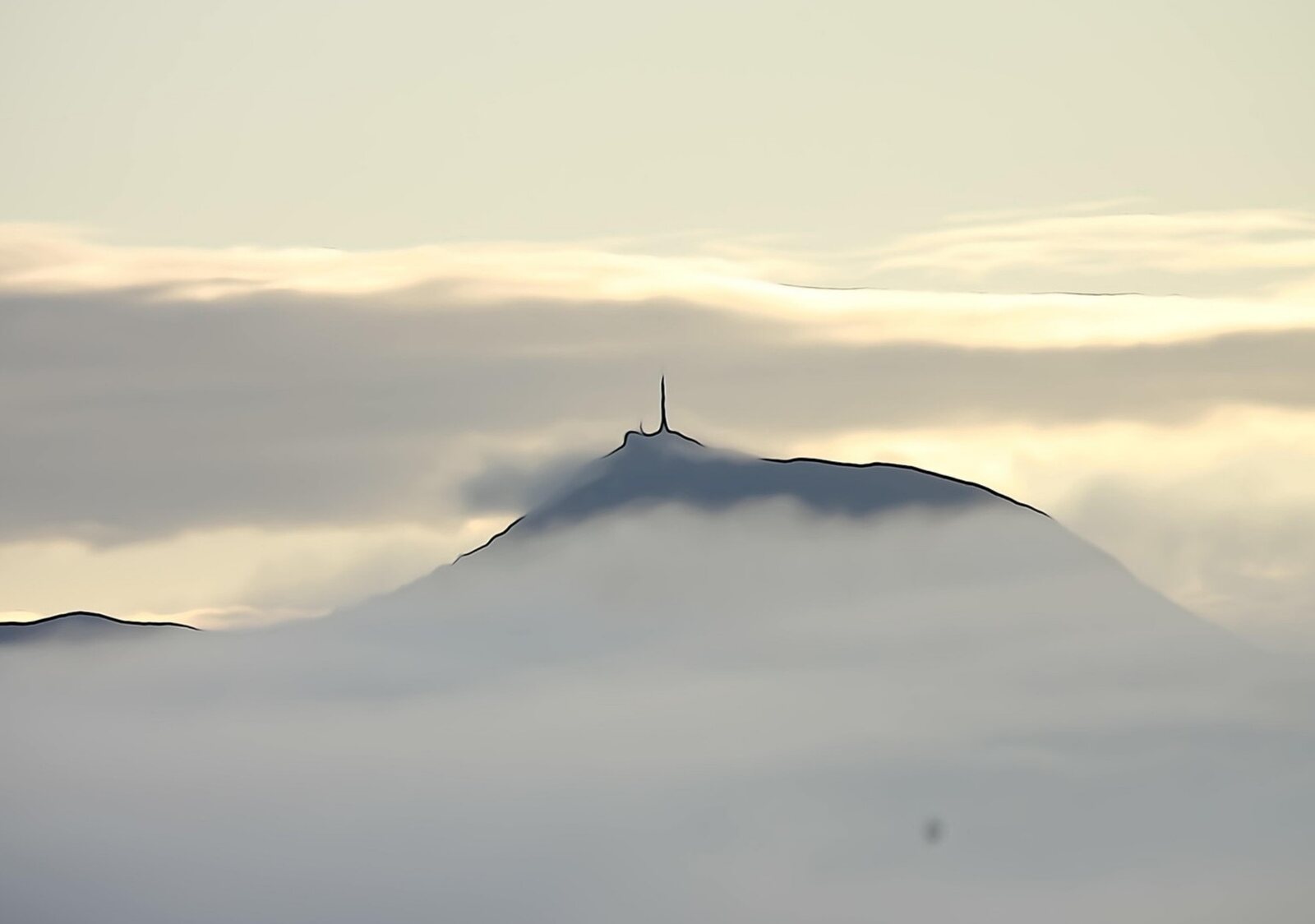 Le puy de Dôme sur une mer de nuages, tableau sur aluminium, aperçu dans un intérieur