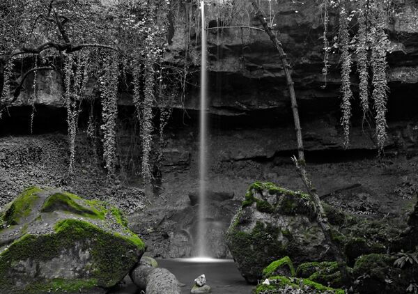 L’écho du temps, tableau cascade en noir et blanc