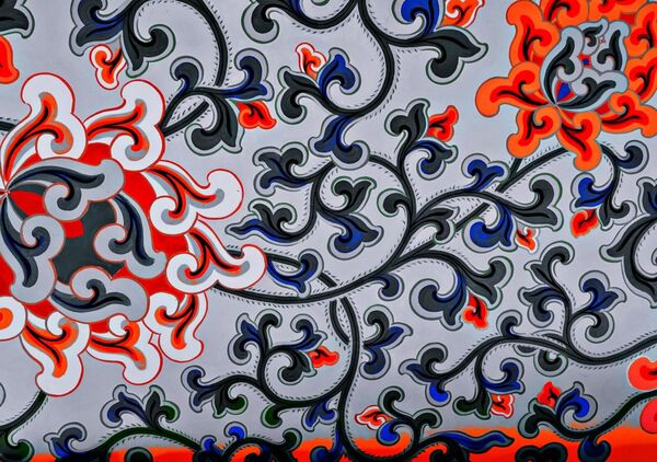 Rinceaux et fleurs rouges sur fond gris, tableau motif de rinceaux rouge et gris