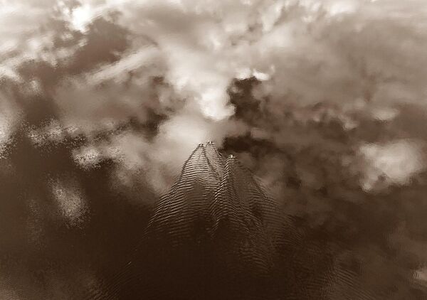 Le double, voyage fascinant, tableau reflet de nuages sur un étang