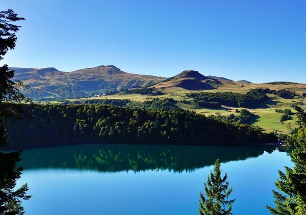 Lac de montagne et sommets d’Auvergne, tableau lac de montagne d’Auvergne