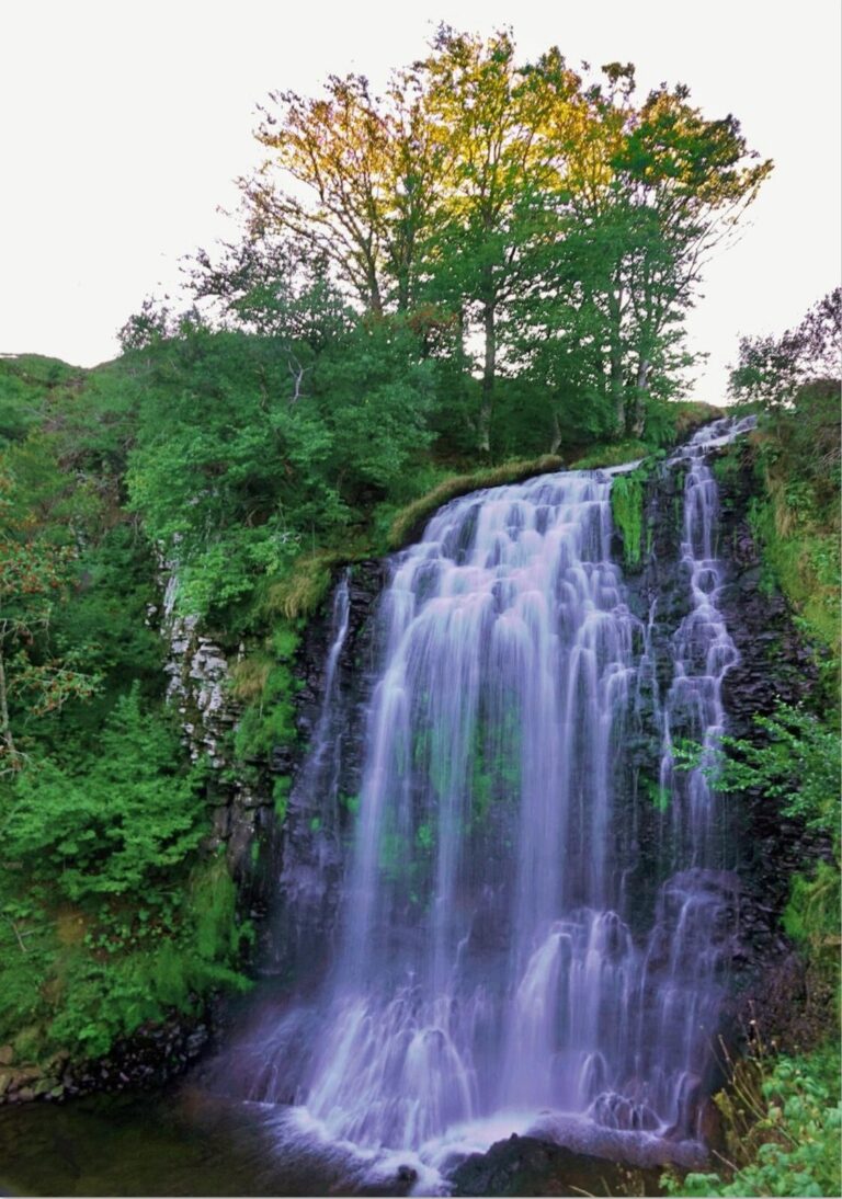 La cascade de Barthe en voile d’eau, tableau cascade de Barthe, photographie de Fabrice Courtadon