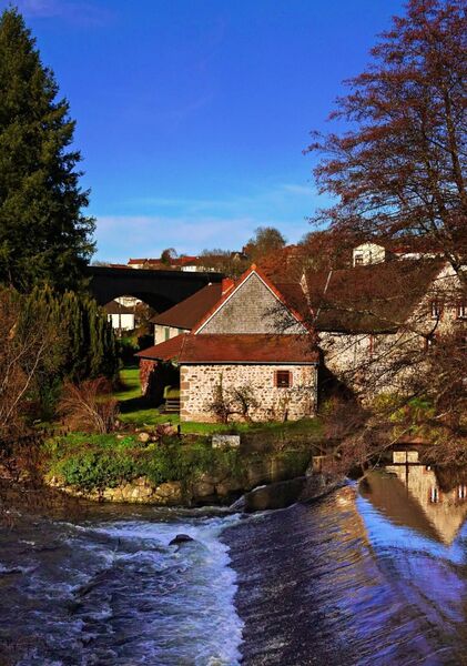 La rivière de Felletin chante, tableau maison au bord de la rivière
