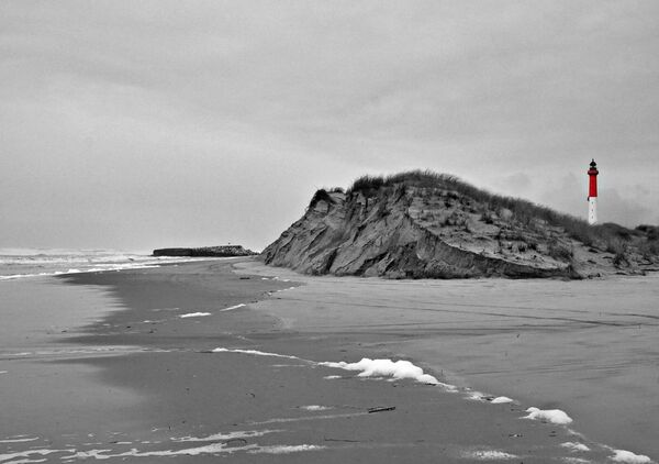 Tout se dissout sauf le signal du phare, tableau phare de la Coubre sur la dune