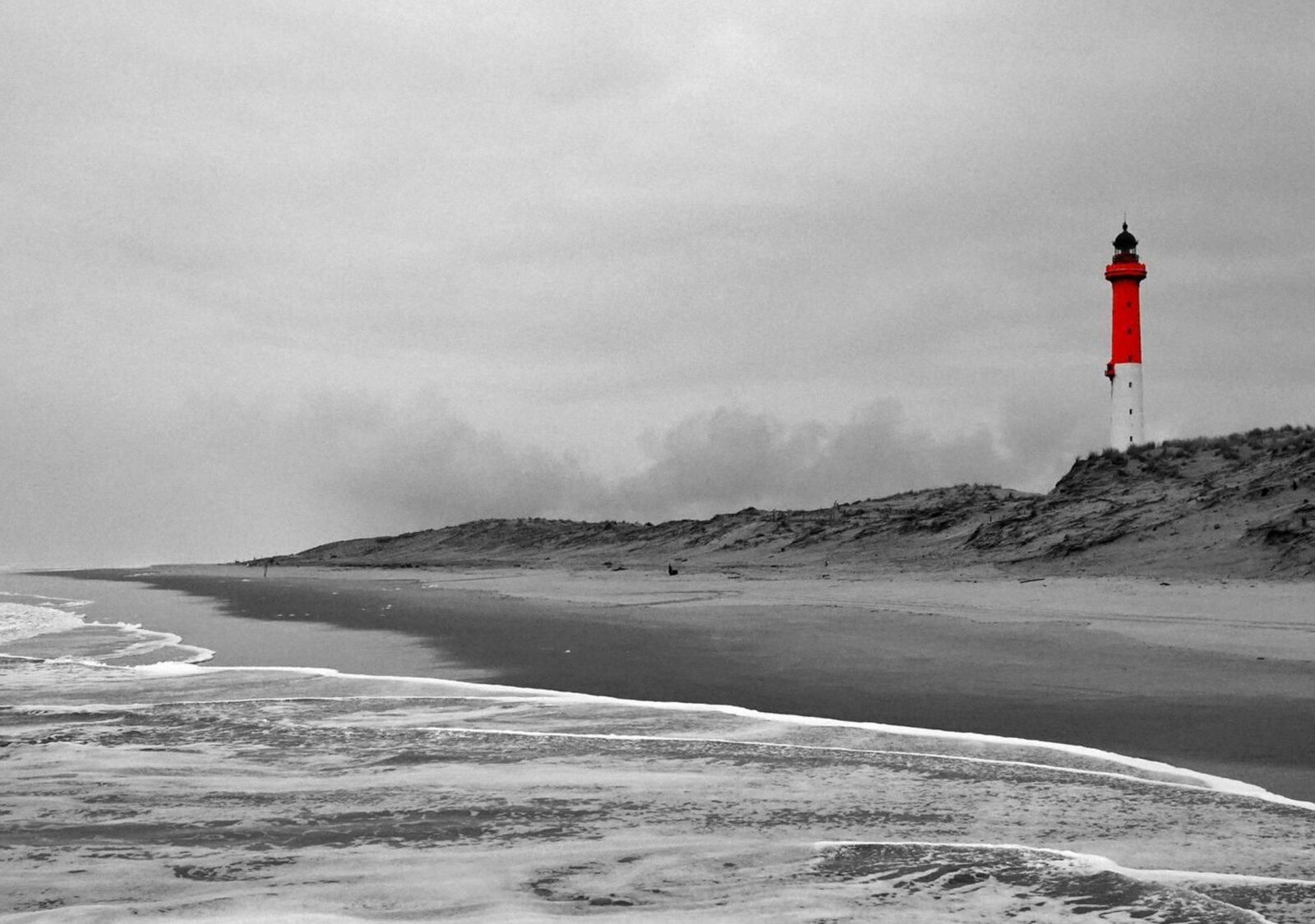 Le phare de la Coubre sous un ciel gris, tableau sur aluminium, aperçu dans un intérieur