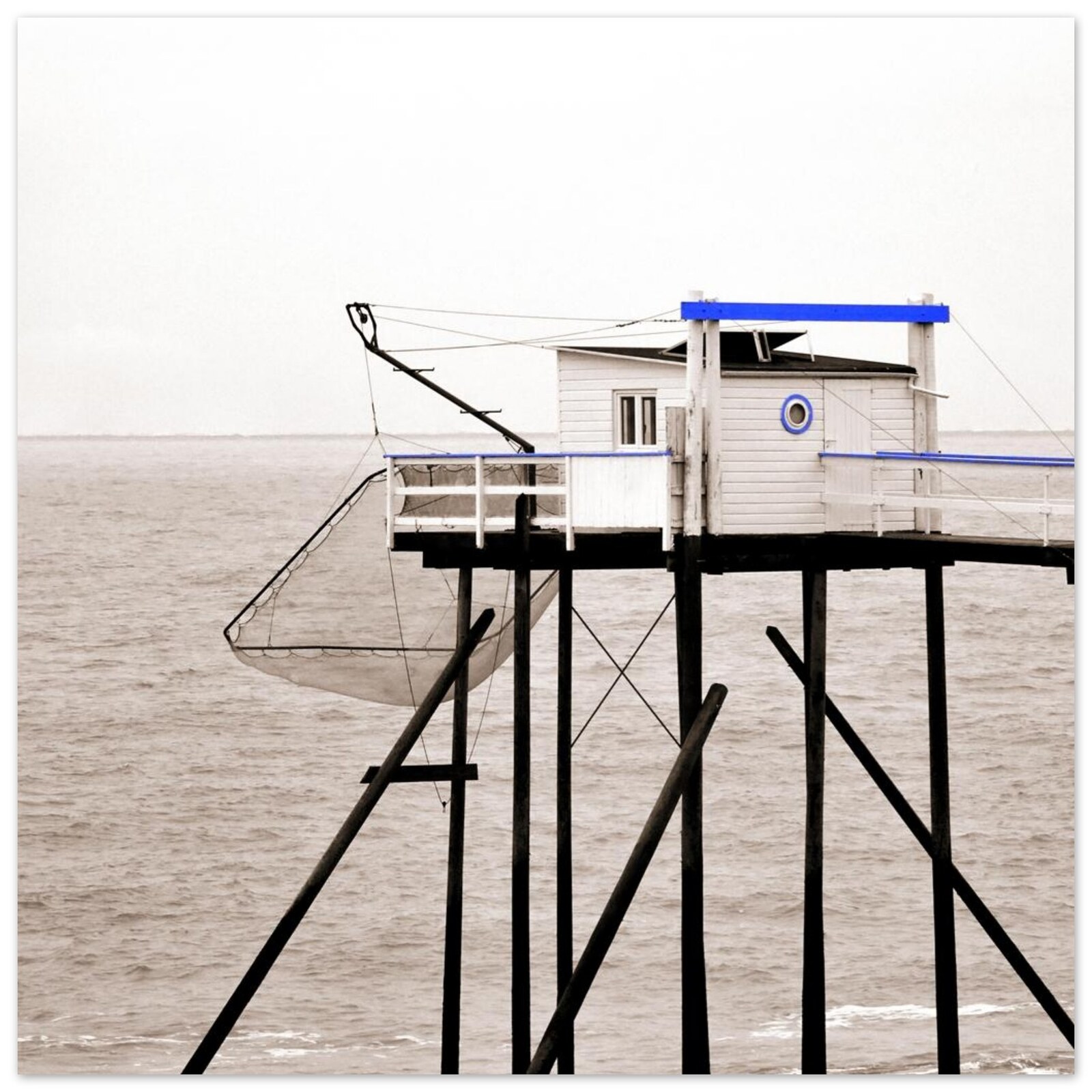 Les carrelets charentais respirent, tableau carrelet de pêche en sépia, photographie de Fabrice Courtadon