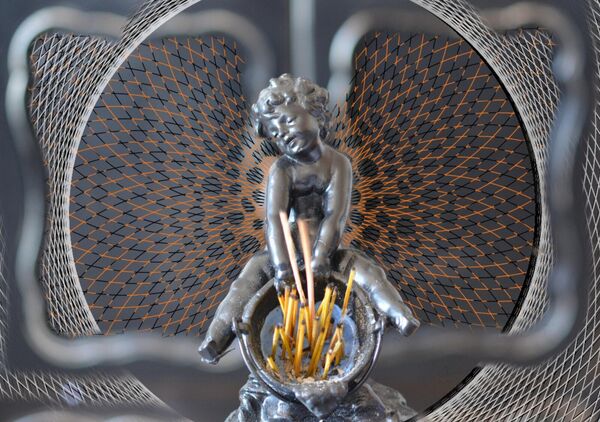 Paix, tableau angelot et bâtons d’encens