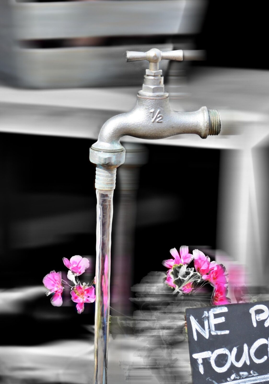 Intrigue, tableau sur aluminium, aperçu dans un intérieur