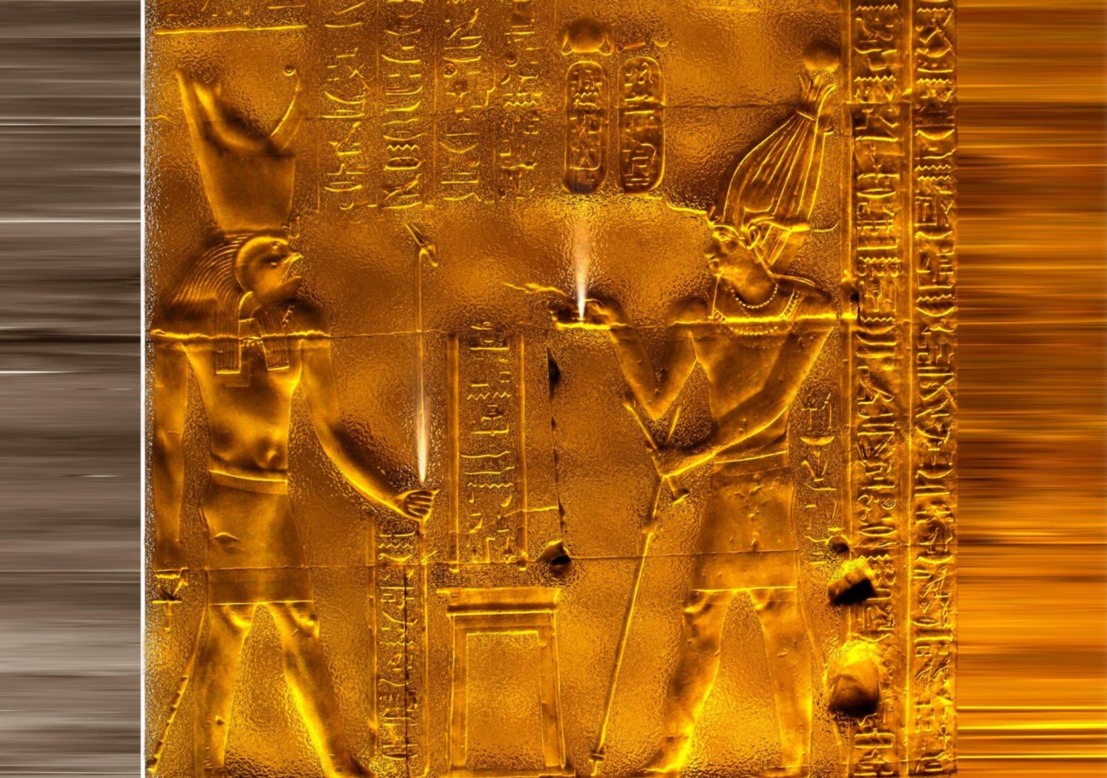 Rituel égyptien aux bandes ambrées, tableau sur aluminium, aperçu dans un intérieur
