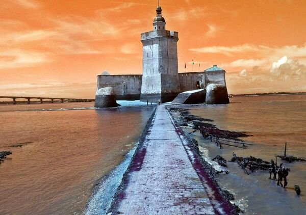 Fort Louvois sous un ciel orange, tableau Fort Louvois