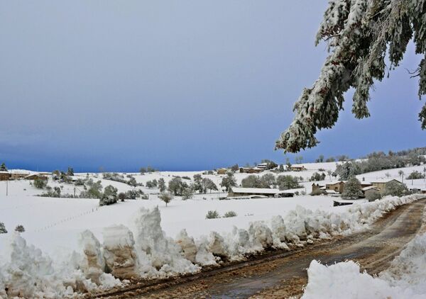 Le silence blanc, tableau hameau sous la neige