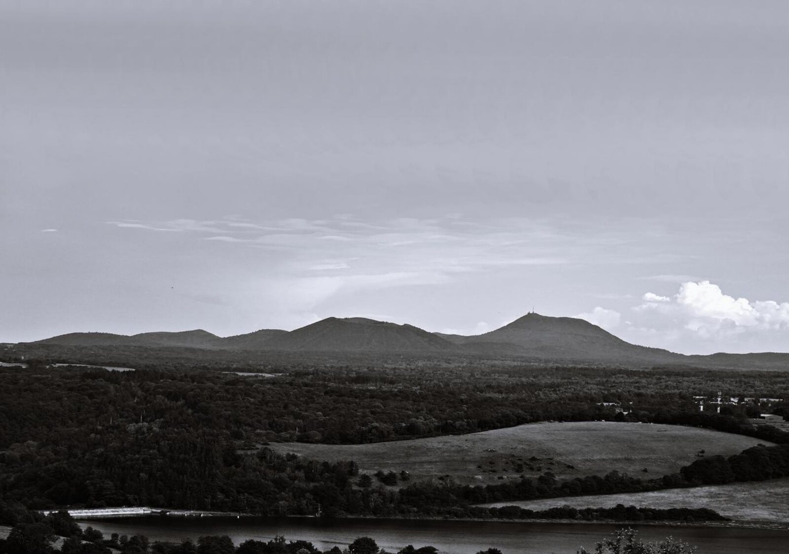 La stratigraphie du paysage, tableau sur aluminium, aperçu dans un intérieur