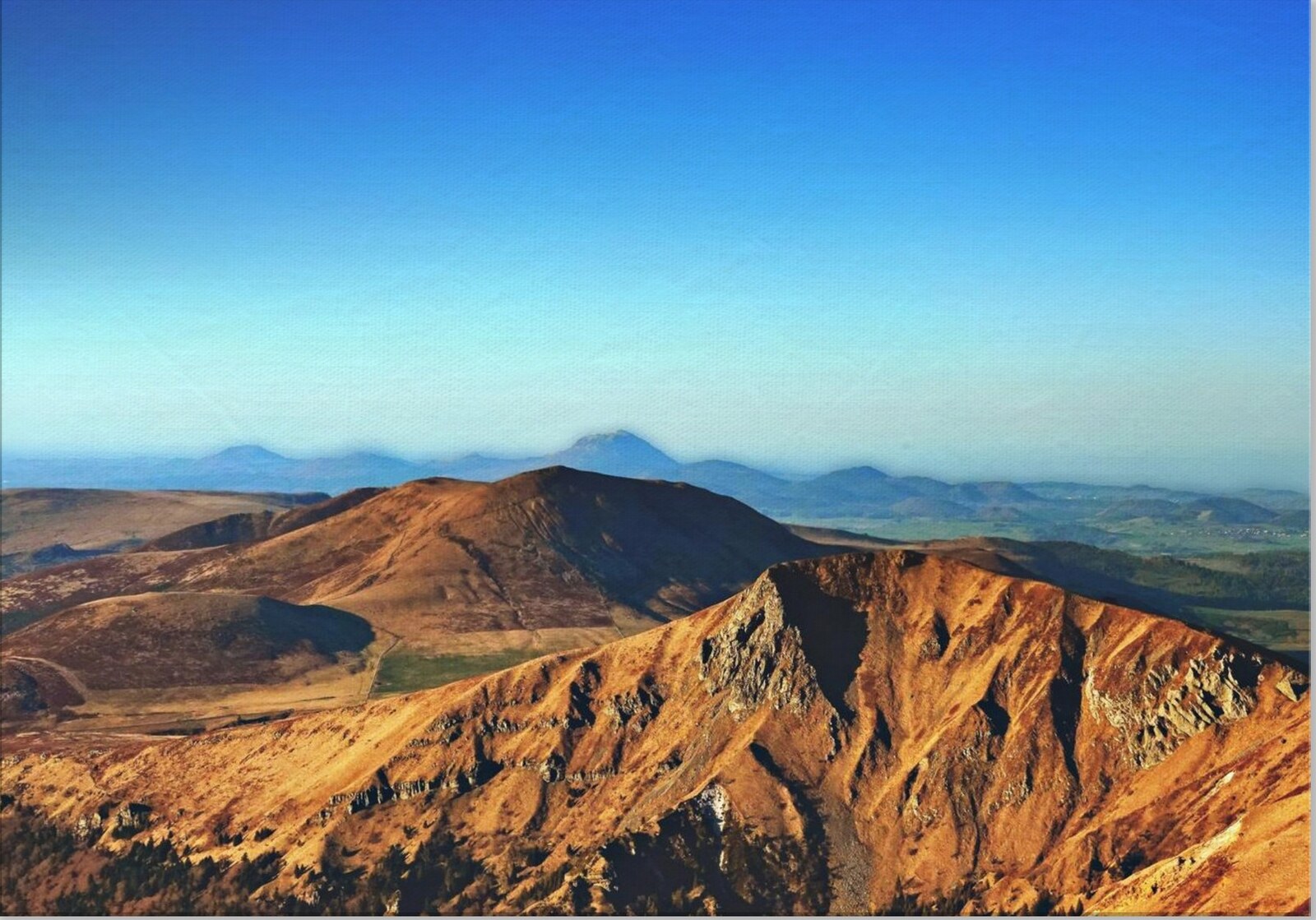 Le massif du Sancy en lumière dorée, tableau massif du Sancy, photographie de Fabrice Courtadon
