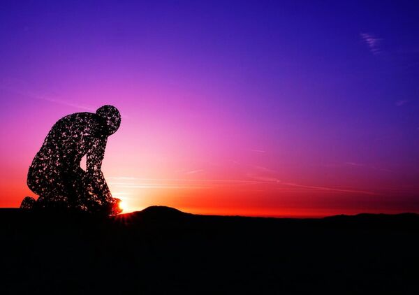 Reconnaître sa propre nature, tableau sculpture au soleil couchant