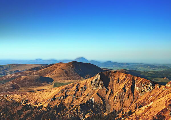 Le massif du Sancy en lumière dorée, tableau massif du Sancy en lumière dorée