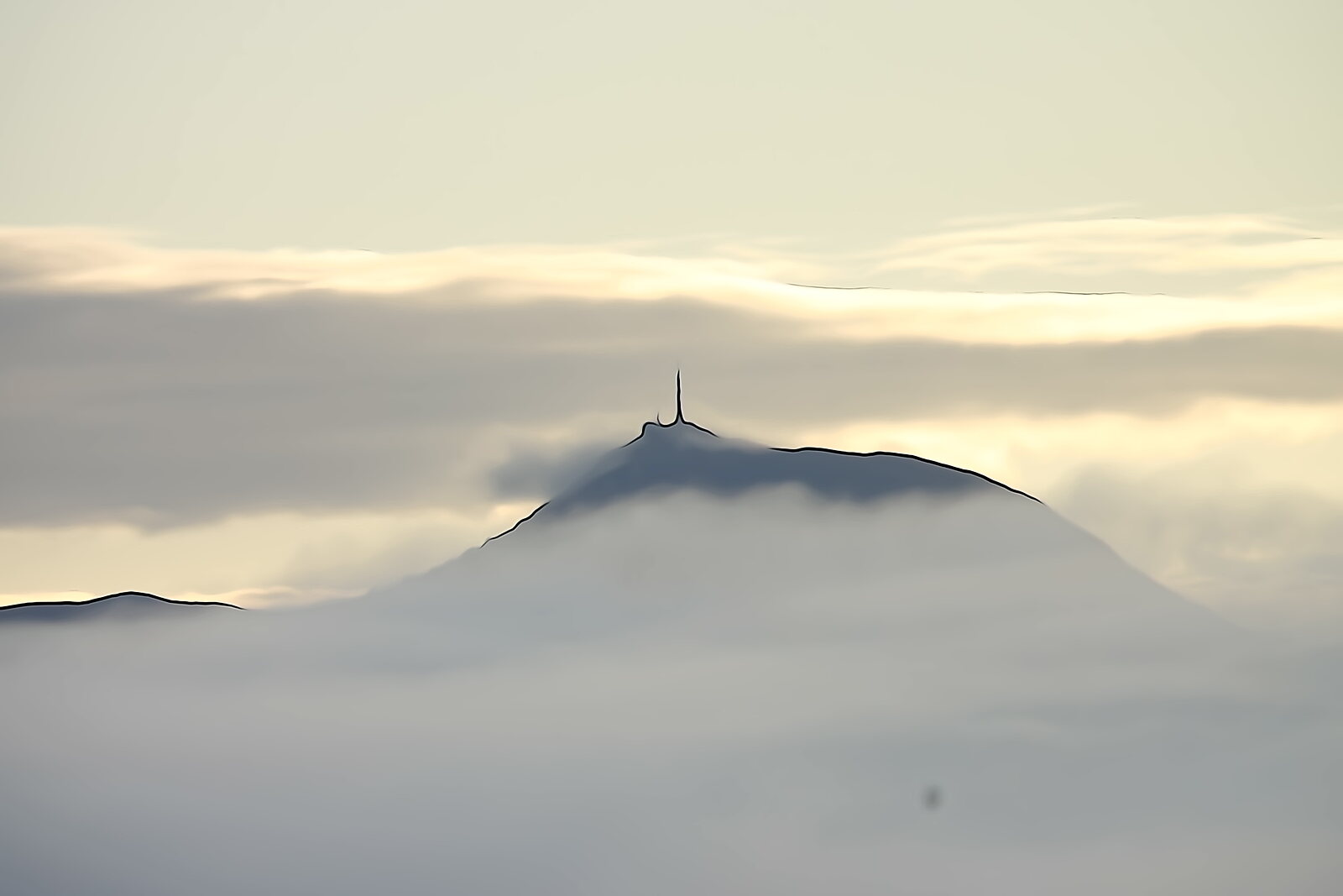 Le puy de Dôme sur une mer de nuages, photographie sur toile ou en affiche encadrée, aperçu dans un intérieur