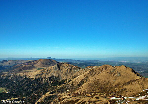 Les crêtes du Sancy sous le ciel bleu, tableau crêtes du Sancy sous ciel bleu