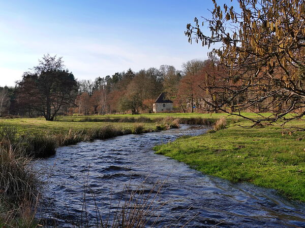 Le ruisseau et la petite maison de pierre, tableau ruisseau et petite maison en pierre