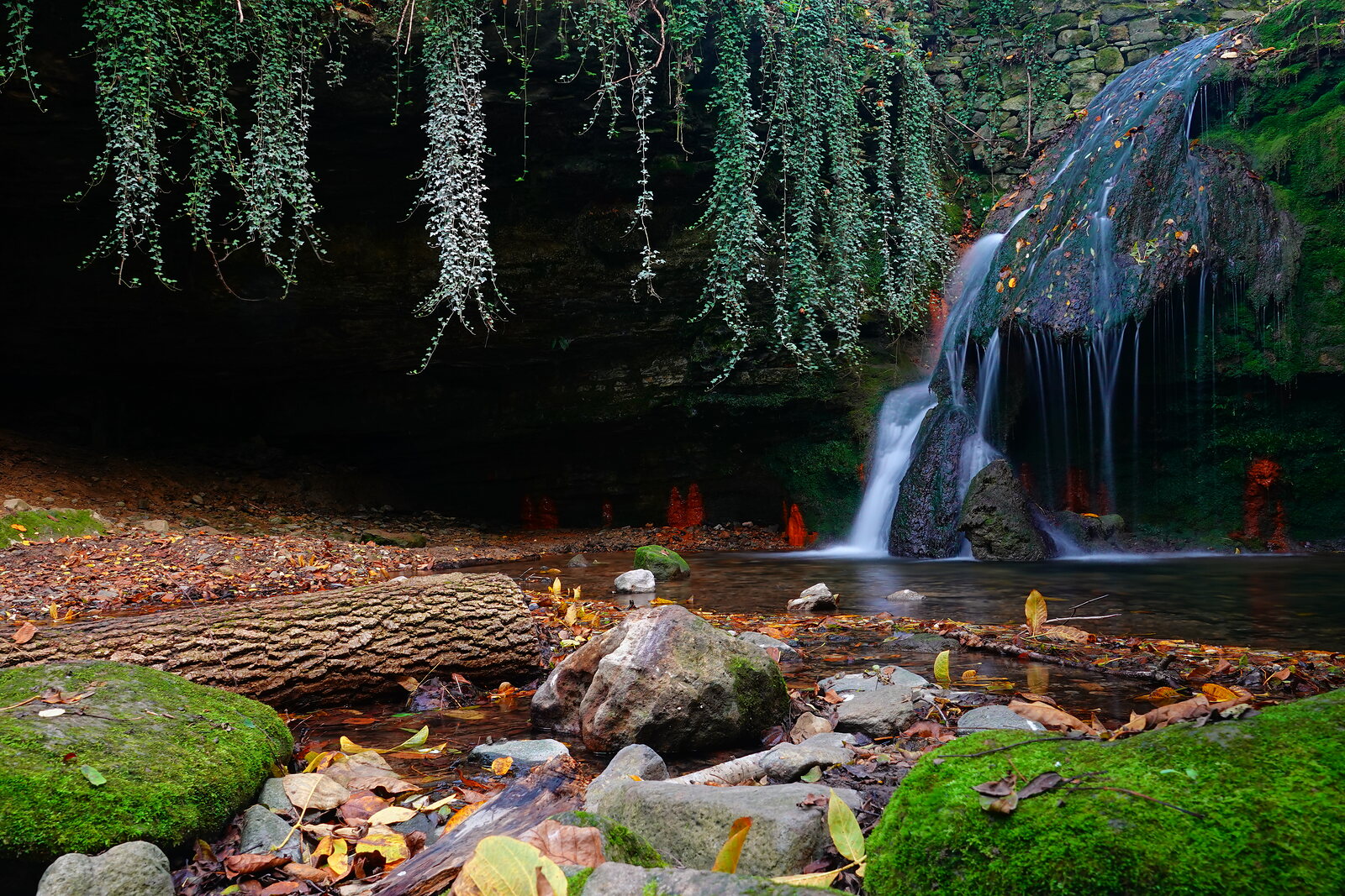 La cascade de la Raquette en automne, photographie sur toile ou en affiche encadrée, aperçu dans un intérieur