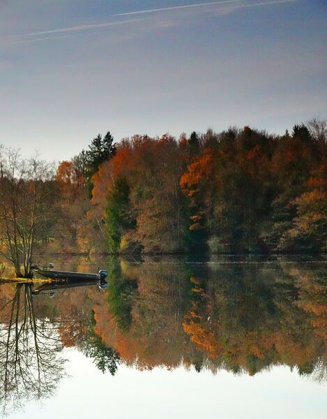 La forêt d’automne en reflet sur le lac, tableau forêt d’automne en reflet sur un lac