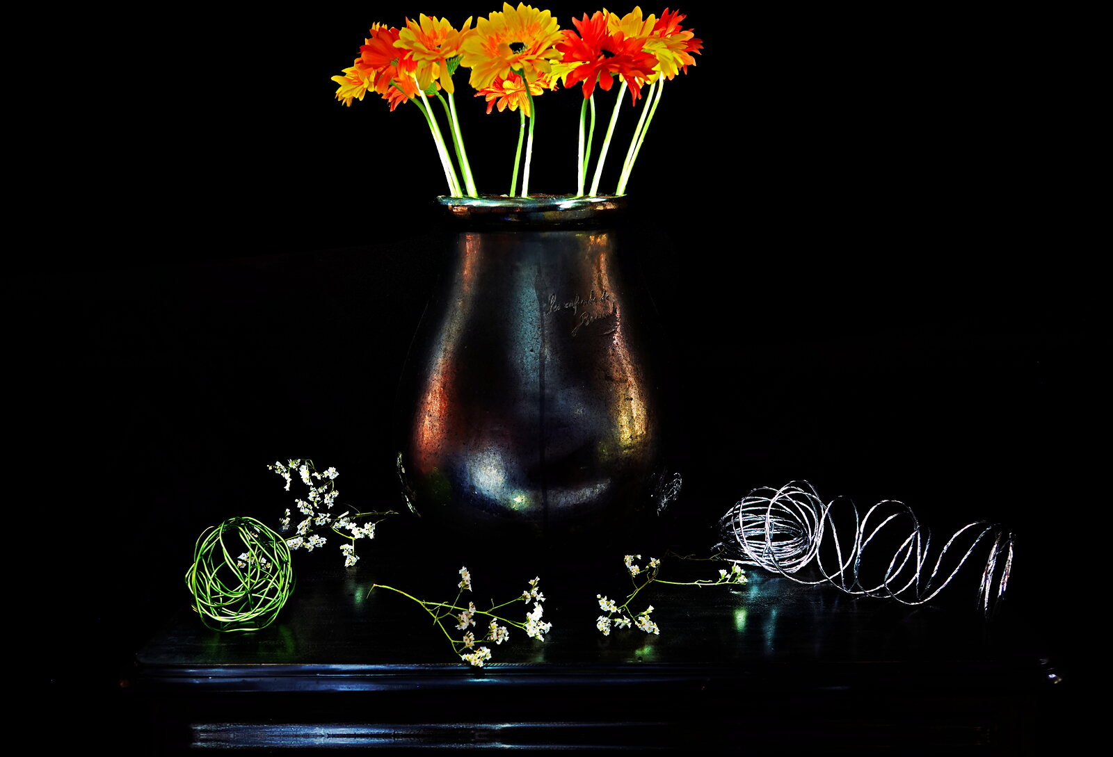 Gerberas orange et fils d’argent, photographie sur toile ou en affiche encadrée, aperçu dans un intérieur
