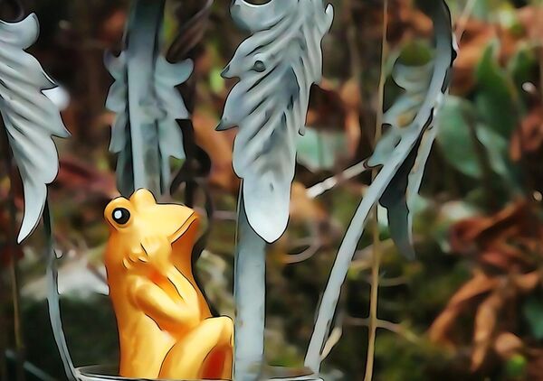 La grenouille aux feuilles de métal, tableau figurine de grenouille orange